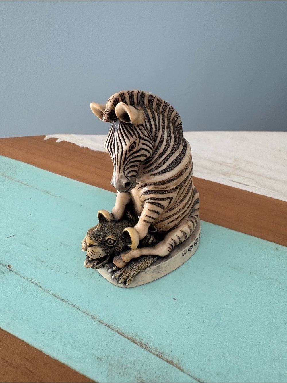 Harmony Kingdom driver’s seat, box 1997 Handcrafted Zebra Figurine - Beige Black